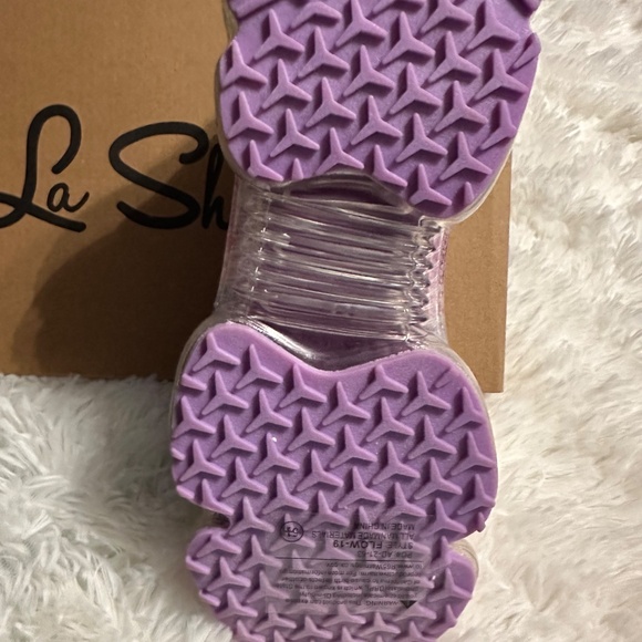 Brand new shoes - Picture 4 of 8